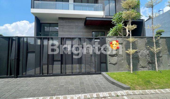 RUMAH 2.5 LANTAI DI BUKIT GOLF INTERNATIONAL CITRALAND SURABAYA BARAT JAWA TIMUR. DEKAT PTC PAKUWON MALL GWALK WIYUNG KAMPUS UNESA SUKOMANUNGGAL. PUSAT KULINER DAN PERBELANJAAN. 1