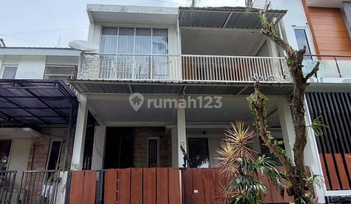 Rumah 2 Lantai di Perumahan Casablanca Kedungkandang, Malang 1