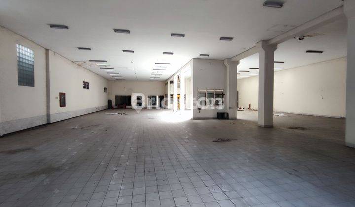 KAN  GEDUNG EX SHOWROOM POROS JALAN RAYA 2