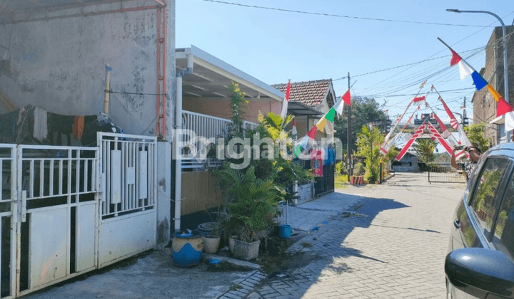 RUMAH DI JALAN TAMBAK MEDOKAN AYU SURABAYA 2