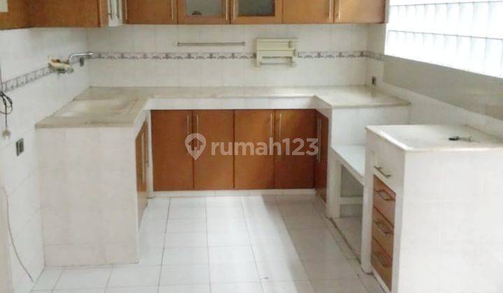 Rumah 2 Lantai Bagus Semi Furnished Mainroad Setiabudi 2