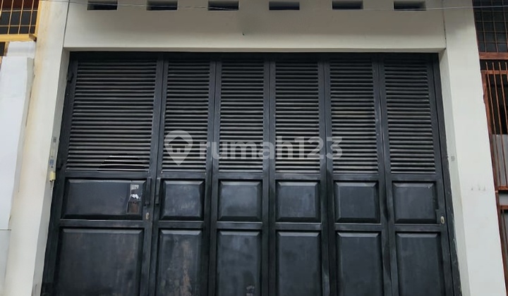 Rumah Jelambar 3,5 Lantai Semi Furnish Siap Dihuni