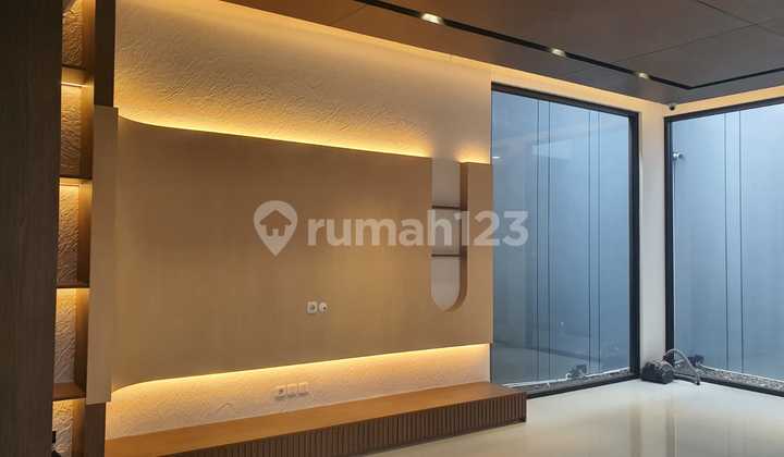 Luxury House Huk Taman Villa Meruya 2-Story Building Fully Furnished 2