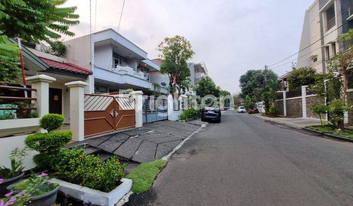 RUMAH PURI KEMBANGAN 2 LANTAI FULL FURNISH DENGAN TAMAN YANG CANTIK 2