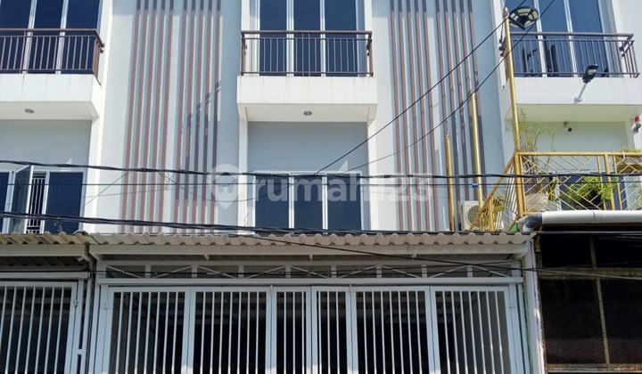 Semi-Furnished 3.5-Story Commercial Building (Ruko) in Cengkareng, West Jakarta Semi-Furnished 3.5-Story Commercial Building (Ruko) in Cengkareng, West Jakarta
