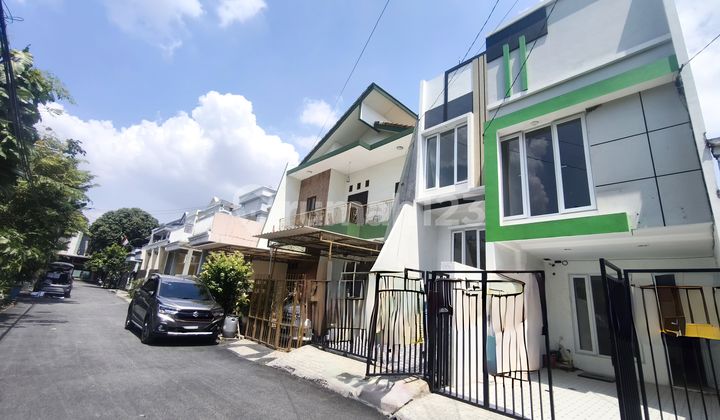 Rumah Baru Depan Taman Di Gading Lestari Griya 2 Lantai 