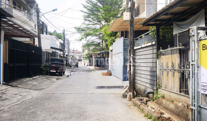 Rumah 1,5 Lantai di Taman Ratu, Jakarta Barat 2