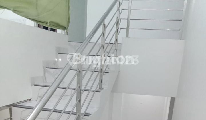 RUMAH BARU BANGUNAN MINIMALIS MODERN 3 LANTAI DI ANGKE INDAH DAN BEBAS BANJIR 2