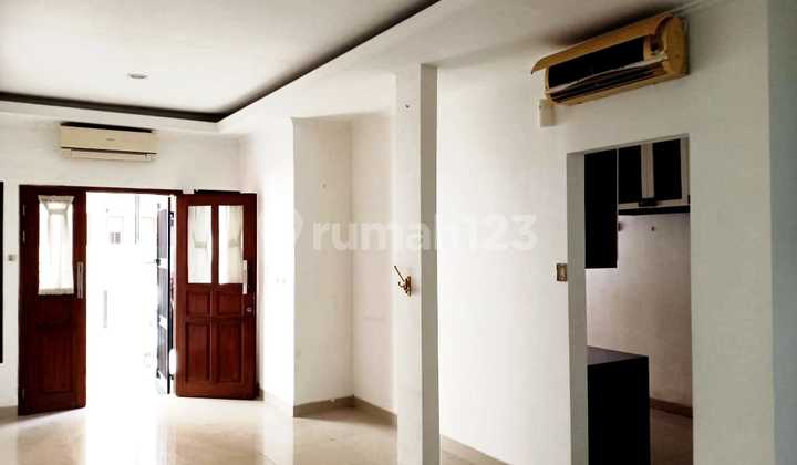 Rumah Green Ville Semi Furnish 3 Lantai Siap Huni Dan Tidak Banjir  2