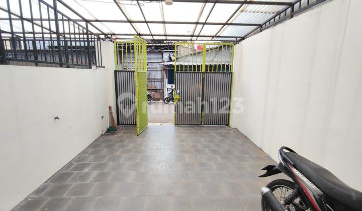 Rumah Duri Kepa 1 Lantai 2 Kamar Tidur, Jakarta Barat. Rumah Duri Kepa 1 Lantai 2 Kamar Tidur, Jakarta Barat.