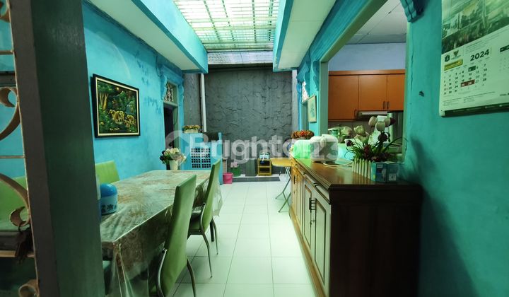 Rumah Jelambar Gaya Resort dengan Tanah Luas Dihitung Tanah dan Murah 2