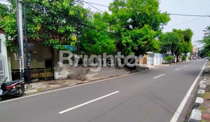 Rumah Tanjung Duren Dihitung Tanah dengan Lokasi Strategis di Pinggir Jalan Besar. Rumah Tanjung Duren Dihitung Tanah dengan Lokasi Strategis di Pinggir Jalan Besar.