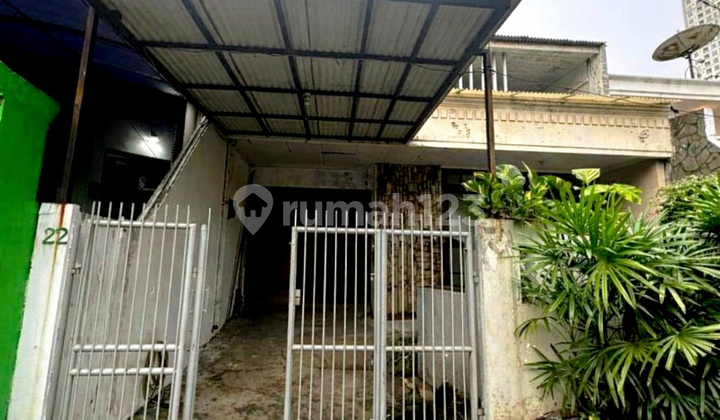 Tanjung Duren Semi-Furnished 2-Story House Ready to Live In and Flood-Free Tanjung Duren Semi-Furnished 2-Story House Ready to Live In and Flood-Free