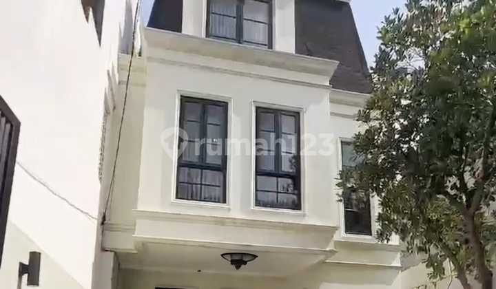 Rumah Mewah Full Furnish 2 Lantai di Taman Lagura, Cempaka Putih