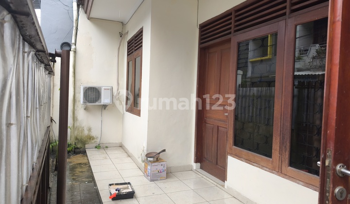 Rumah Strategis 1.5 Lantai Baru Renovasi di Tanjung Duren, Jakarta Barat 2