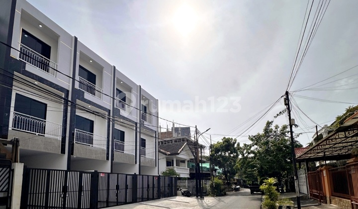 Rumah Baru Tanjung Duren 3 Lantai Full Furnish Sd Akhir Th 2025