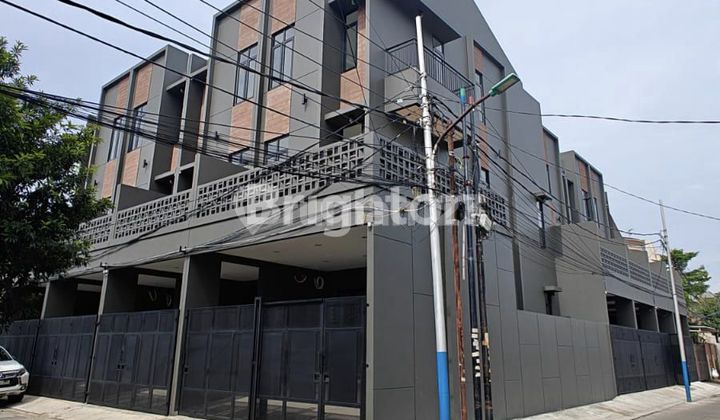 RUMAH BARU POSISI HUK DURI KEPA 3 LANTAI SEMIFURNISH 