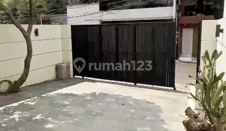 Rumah Mewah Full Furnish 2 Lantai di Taman Lagura, Cempaka Putih 2