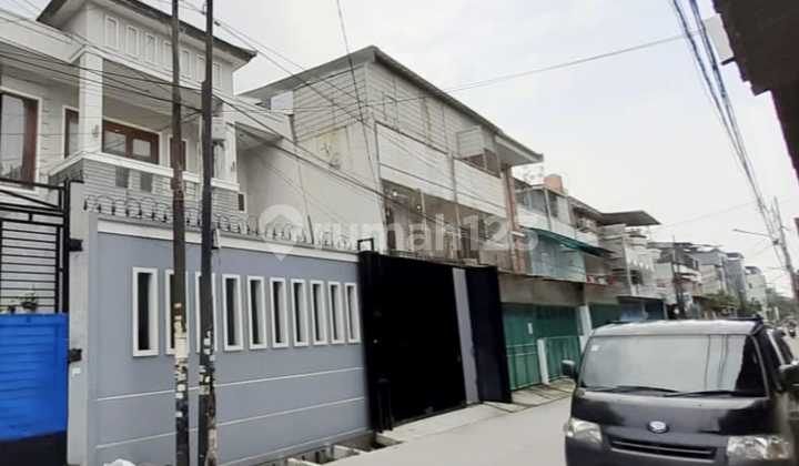 Two-Story Jelambar House Beside the Main Road and Flood-Free