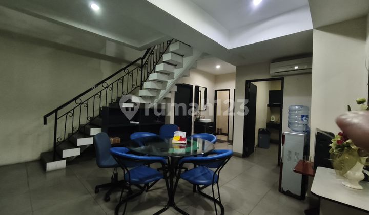 3-Story Business Ruko with Roof Top on Bendungan Hilir Main Road, Central Jakarta 2