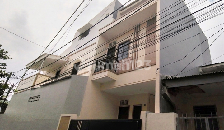 Rumah Baru 3 Lantai dan Bebas Banjir Duri Kepa, Jakarta Barat