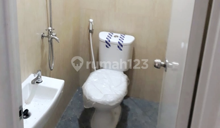 Green Ville 3.5-Story Boarding House Fully Furnished Ready to Generate Monthly Rental Income 2