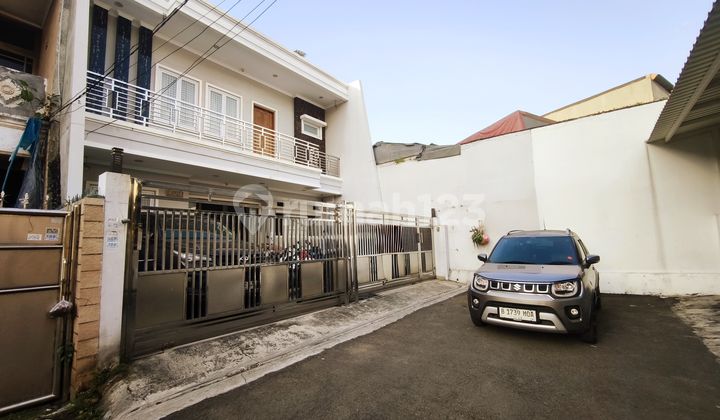 Rumah Taman Ratu 2.5 Lantai Semi Furnish Kuldesak Siap Dihuni