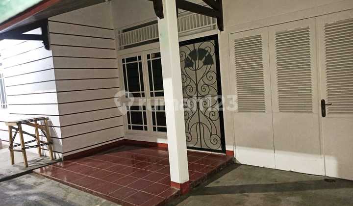 Tomang House 1.5 Floors Ready to Occupy and Flood-Free 2