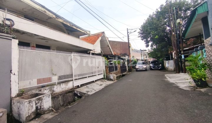 2-Storey House Ready for Renovation with New Canopy in Tanjung Duren, West Jakarta 2-Storey House Ready for Renovation with New Canopy in Tanjung Duren, West Jakarta