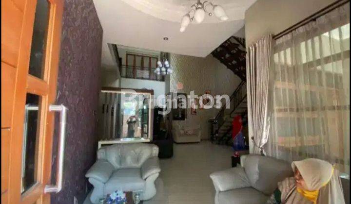 rumah mewah 2 lantai  semi furnish dekat exit tol sidoarjo 2