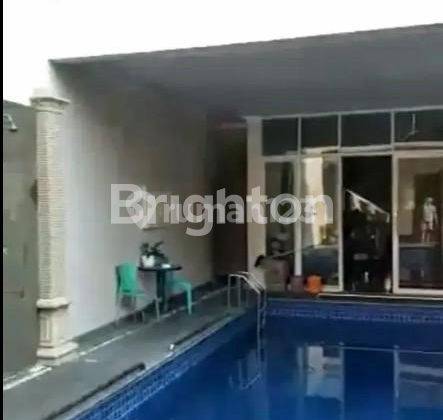 Rumah 2 lantai mewah nol.jalan raya ada kolam renang dekat alun alun 2