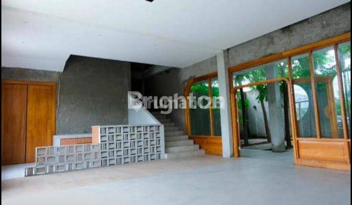 Rumah usaha tengah kota dekat transmart