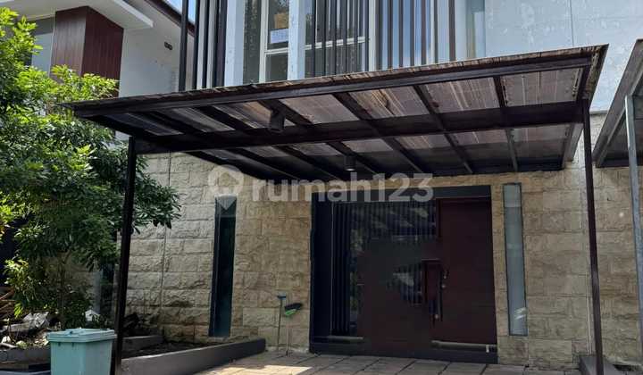 Rumah 2 Lantai dengan Cat Baru Lokasi Graha Natura !!