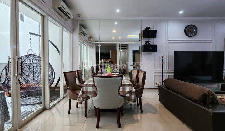 Townhouse Kebayoran baru rumah mewah dengan lift semi furnish 2