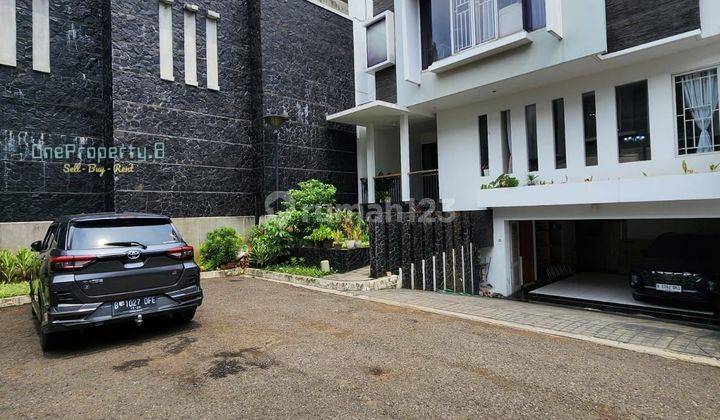 Townhouse Kebayoran baru rumah mewah dengan lift semi furnish 1