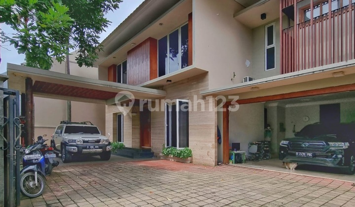 Ready-to-Occupy Cilandak South Jakarta Home with Tropical Design Ready-to-Occupy Cilandak South Jakarta Home with Tropical Design