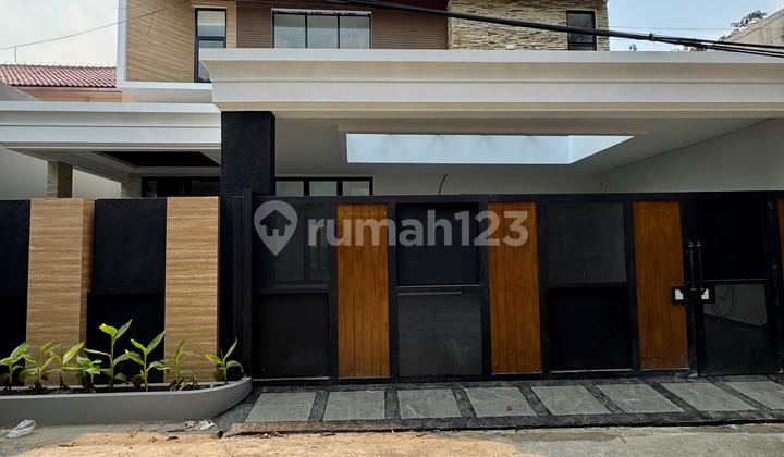 Ready-to-Occupy House in Radio Dalam Area, 24-Hour Security Complex 2