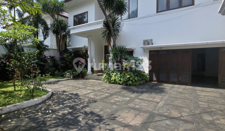 Kemang South Jakarta Serene House Ready to Live In With Spacious Yard