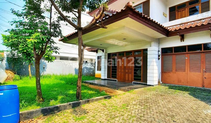 Rumah Kokoh Terawat Hitung Tanah Cipete Jakarta Selatan