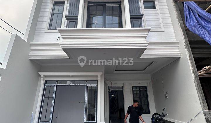 Rumah bergaya american classic di Jagakarsa HANYA 3 UNIT TERBATAS 1