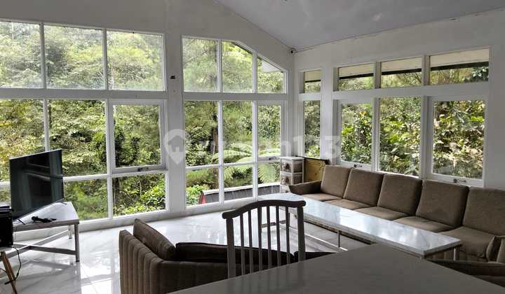 Villa Megamendung Elite ada Aliran Sungai 600m2, Villa di Puncak