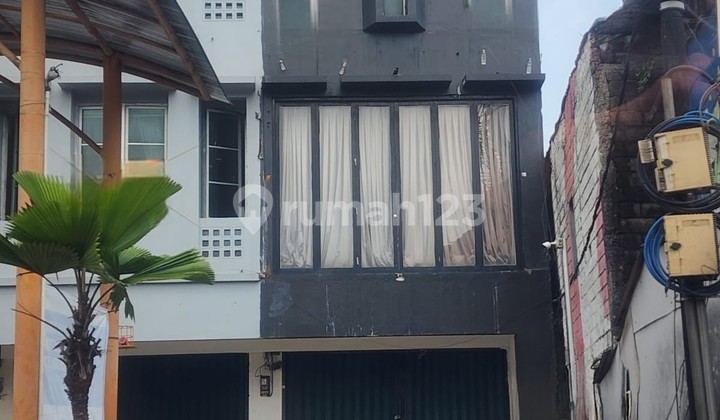 4-Story Shop House for Rent – Strategic Location in Margonda, Depok 4-Story Shop House for Rent – Strategic Location in Margonda, Depok