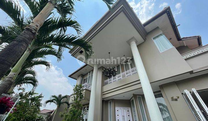 Rumah Mewah Dalam Komplek Dengan Carport 4 Dan Swimpool  2