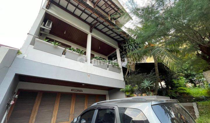 Rumah Semi Klasik Siap Huni Harga Menarik Banget Dalam Komplek di Puri Cinere 1