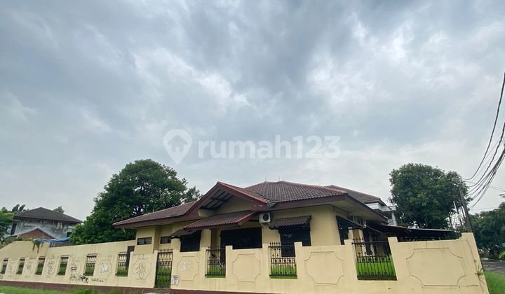 1-Story House Hook Position in Cinere - Land Area 857 m2 Strategic Location 1