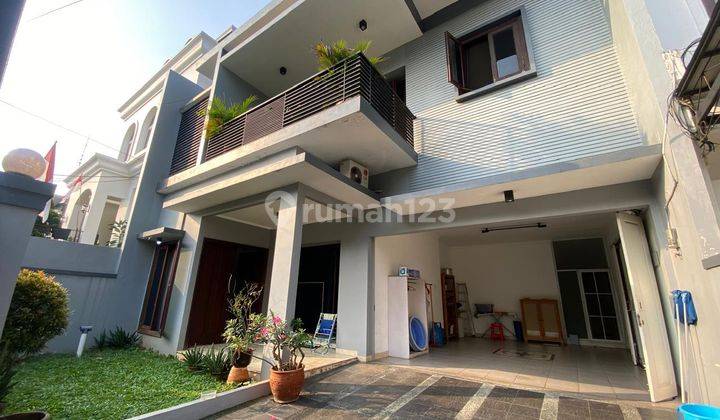 Rumah Modern Ada Balkon Dan Taman di Pondok Indah, Dekat Pim Strategis Nyaman 1