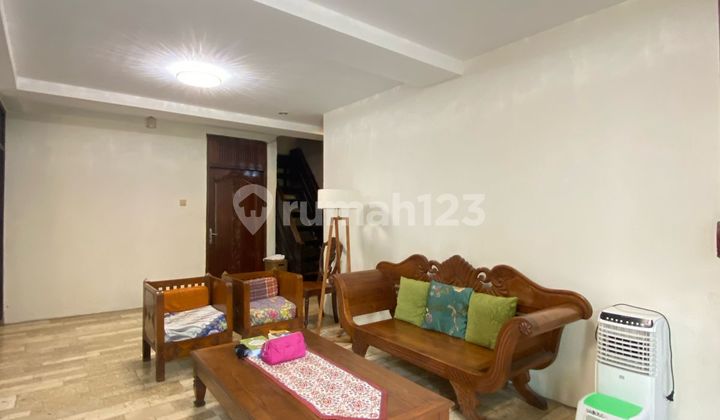 Strategic Roadside House in Kebon Jeruk - Premium Location, Flood-Free 2