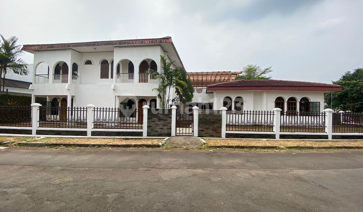 Rumah Row Jalan Lebar Posisi Hook 2 Lantai di Cinere Luas Tanah 800 M2