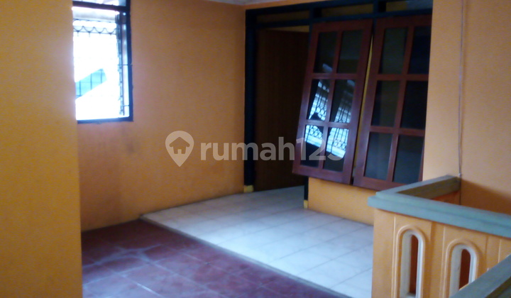 Rumah 2 lantai + Kost 8 Kamar Dijual SHM kondisi Bagus Terawat  9