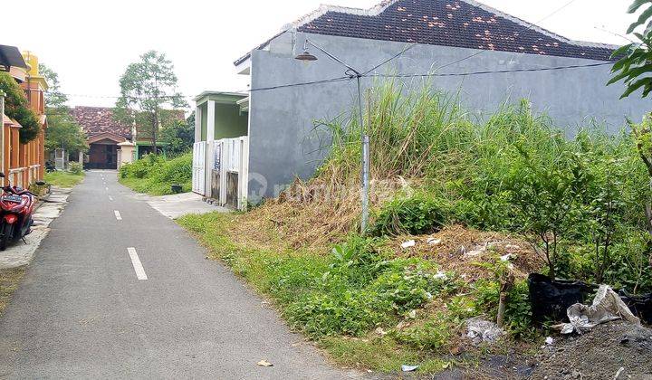 Tanah Dijual Murah di Jalan Anjasmoro SHM 272 m²
